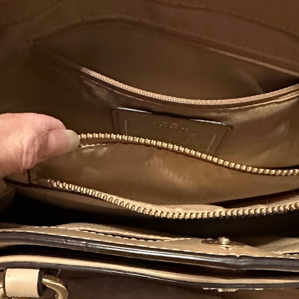 Vintage Coach Beige Leather and Suede Shoulder Bag - Picture 10 of 14